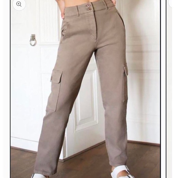 Aritzia Wilfred Free Modern Cargo Pant - Picture 1 of 4